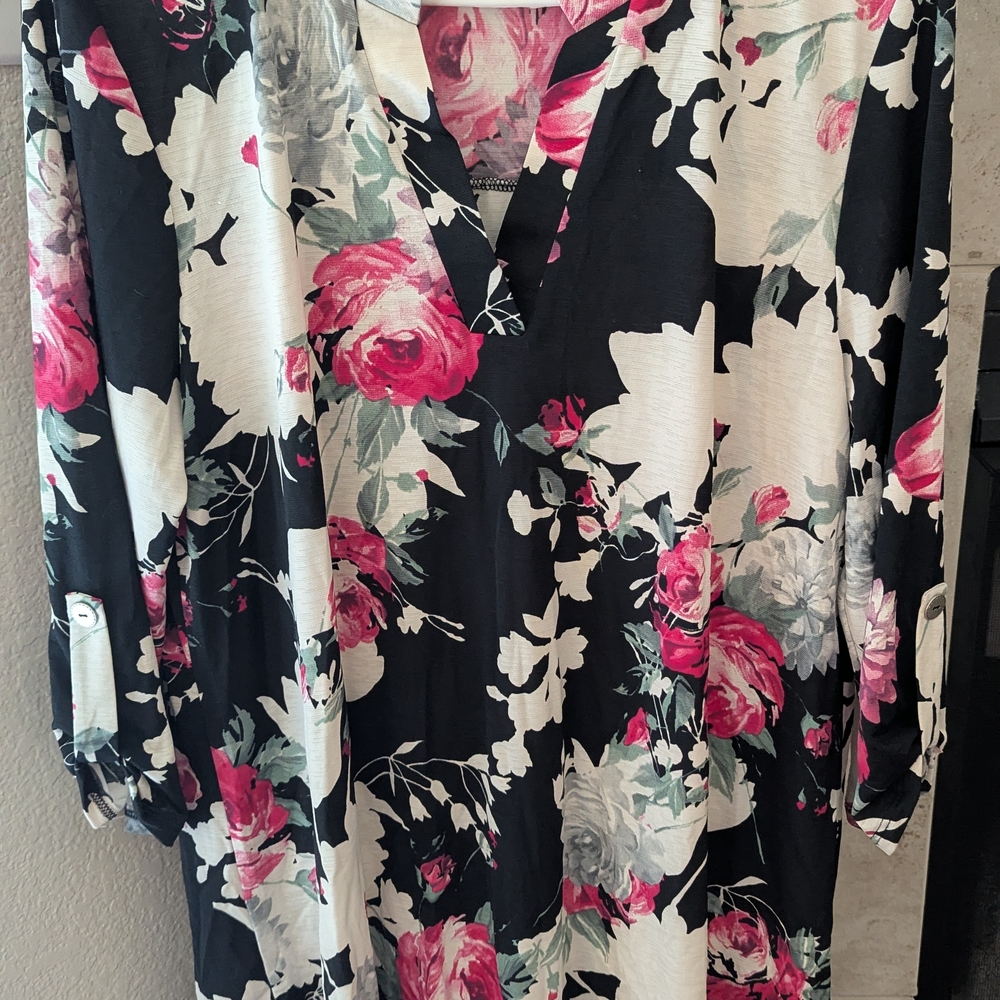 Honeyme Floral V-Neck Blouse in Black and Pink